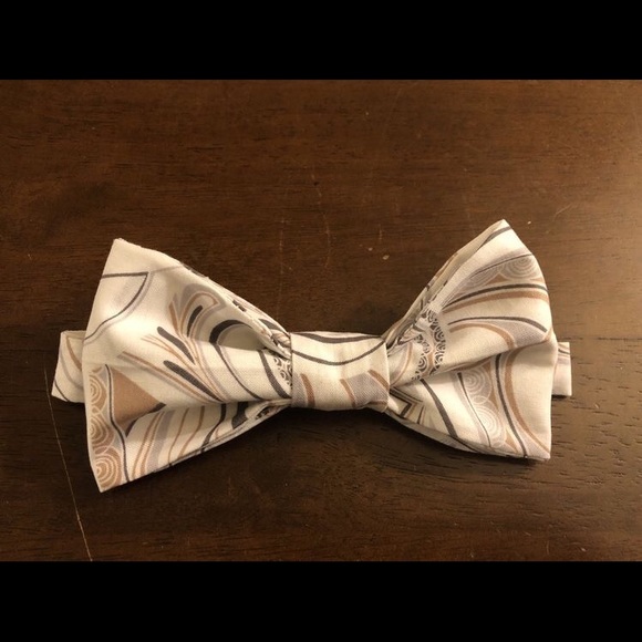 Bow tie - Picture 1 of 1